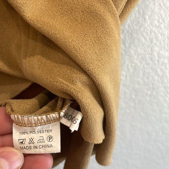 Boutique Camel Tan Faux Suede V Neck Short Sleeve Top Size Large - Picture 3 of 6